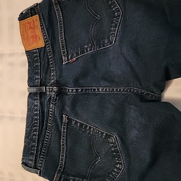 Like New Men's Levi's 505 jeans.  34X32. - Picture 2 of 7